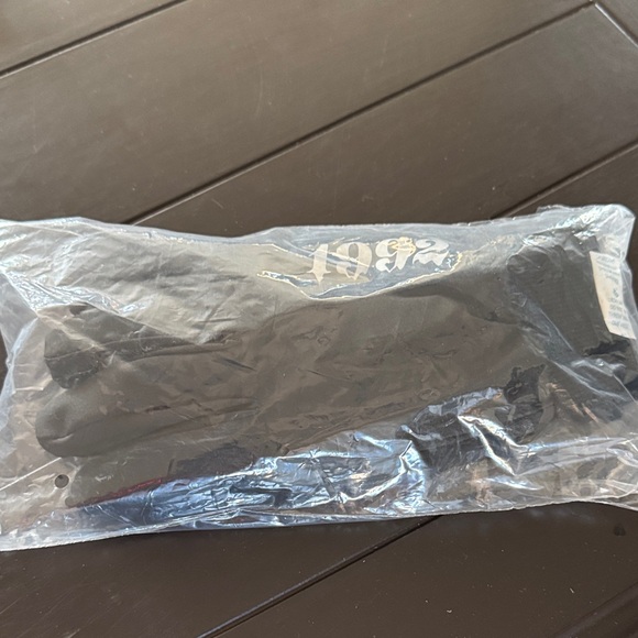 Dutch Bros Limited Edition Rare “1992” Black Gloves for Snow Ski ⛷️ New! - Picture 2 of 6